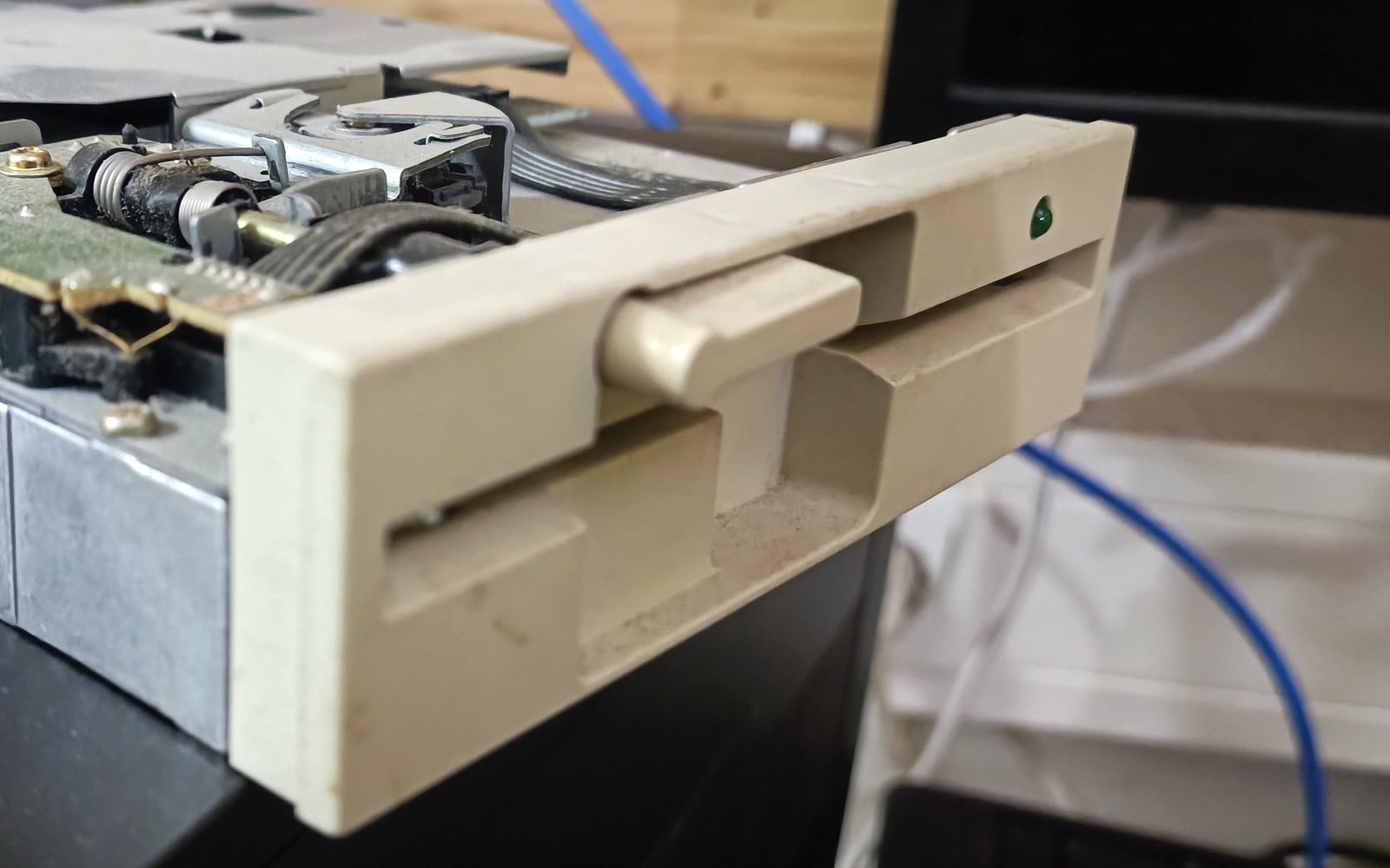 Diskettenlaufwerk zum Auslesen älterer Datenträger.
